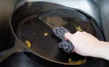 Izgrebana tava može ponovno izgledati kao nova sa samo jednim uobičajenim kuhinjskim predmetom koji svi posjeduju