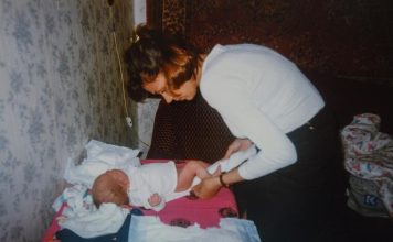 Imala sam 17 godina kada sam dete dala na usvajanje: Ništa me nije moglo pripremiti za 2 reči koje mi je kasnije poslala