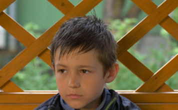 Čim se rodio majka ga je bacila u smeće: Uzeo ga je čovek iz gradske čistoće, posle 12 godina je shvatio šta je uradio