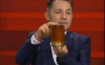 SIGURNO NISTE ZNALI: OVO ĆE SE DESITI AKO POJEDETE KAŠIKU MEDA PRED SPAVANJE: Ujutru ćete se IZNENADITI, OBAVEZNO PROBAJTE