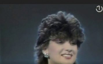 ZNATE LI KO JE PJEVAČICA SA SLIKE? NA ESTRADI JE 40 GODINA, evo kako danas izgleda! (FOTO)