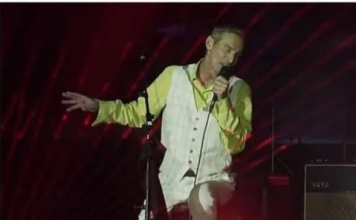 SA DRENOM U PLUĆIMA IZAŠAO JE DA OTPEVA POSLEDNJI KONCERT: Dok su lekari čekali iza bine, publika je grcala u suzama