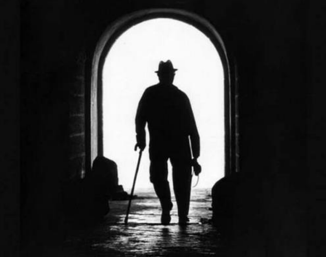 DA LI SE OSOBA NA SLICI PRIBLIŽAVA ILI UDALJAVA? Odgovor će otkriti nešto nevjerovatno o vama DA LI SE OSOBA NA SLICI PRIBLIŽAVA ILI UDALJAVA? Odgovor će otkriti nešto nevjerovatno o vama