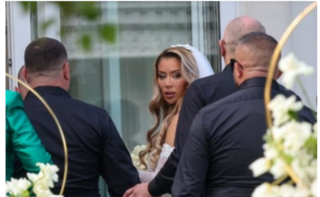 Majka Tee Tairović ukrala svu pažnju na ćerkinoj svadbi: Modnom kombinacijom zadala svima domaći zadatak, izgledaju kao sestre, a ne majka i ćerka