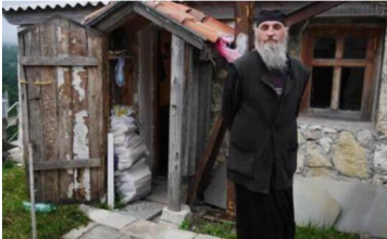 Kada vam neka osoba čini zlo i nanosi vam veliku bol, uradite samo ovu stvar i ponovo ćete naći svoj put ka sreći: Moćan savet monaha sa Svete Gore