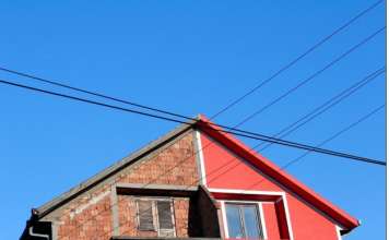 Nema ko nije zastao ispred ove kuće u Srbiji: Na njoj se nalazi vrhunac statusnog simbola svih gastarbajtera, zaboravite na zlatne lavove i versaće šaru