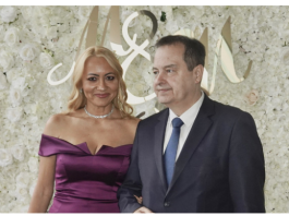 Ćerka Ivice Dačića prvi put sa roditeljima pred kamerama! Upoznajte Andreu Dačić: Odrasla je, ali odmah se vidi na koga liči (FOTO)