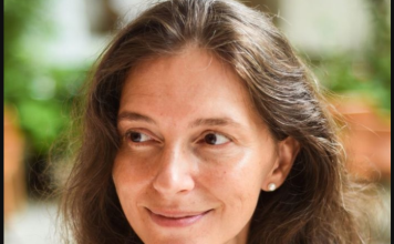 Jelenu je sestra posle majčine smrti ostavila u sirotištu i nikad se nije vratila po nju: GODINAMA KASNIJE STIŽE POZIV KOJI JE RAZORIO NA KOMADE