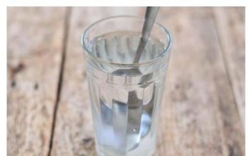 AKO VAM SE STALNO DEŠAVAJU LOŠE STVARI: Čašu vode napunite ovim i ostavite da stoji 24 sata! PREPOROD!