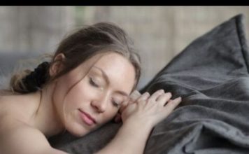 Pojedite ovu voćku svako veče: Brže ćete zaspati bez buđenja noću