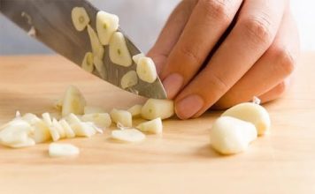 Bijeli luk ne smije svako jesti, iako je zdrav – evo kojih 5 grupa ljudi ga ne smiju ni pogledati, a kamoli jesti!