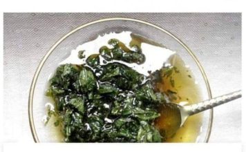 MED I KOPRIVA: SAMO DVIJE KAŠIKE DNEVNO! LIJEČI ANEMIJU, MIGRENU, ŽUČ, JETRU, POREMEĆAJ SNA..