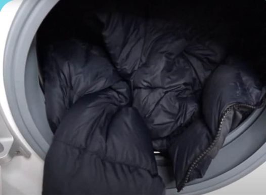 Ovo je najvažnije pravilo kada perete zimske jakne: Evo šta treba ubaciti u bubanj mašine
