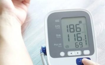 POGREŠNO MJERENJE KRVNOG PRITISKA SKORO GA KOŠTALO ŽIVOTA: Čak 90 odsto ljudi pravi ovu grešku ikvari rezultat