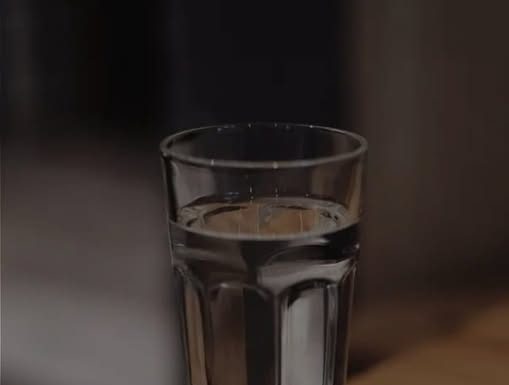 Pijte vodu sa malo ovog začina svako jutro i samo gledajte kako se salo brzo topi