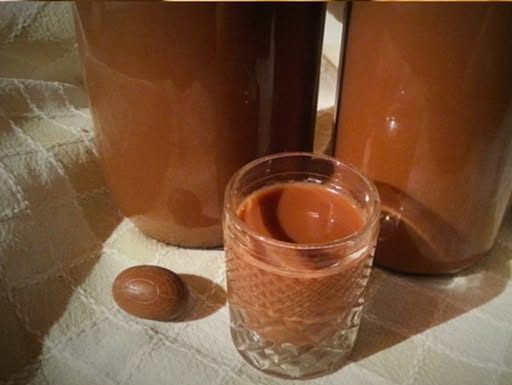 ČOKOLADNI LIKER: Ne MORA stajati u frižideru kad se napravi i JAKO je fin