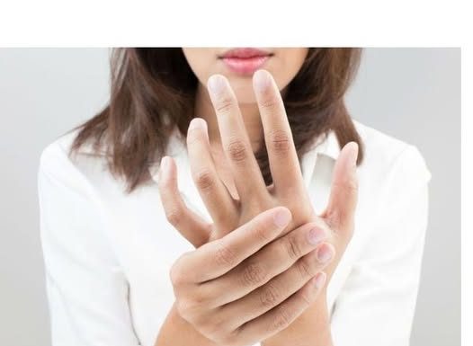 DA LI VAM TRNU RUKE ILI PRSTI? Evo na šta vas upozorava ovaj simptom