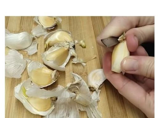 AKO NAVALITE NA SLANINU I BELI LUK, OVO ĆE SE DESITI SA VAŠIM ZDRAVLJEM: Doktor upozorio ni NAJISKUSNIJI nisu znali