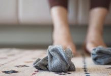 Nikad ne ostavljajte čarape pored kreveta: Kada vidite šta radi vašoj energiju i snu, odmah ćete prestati