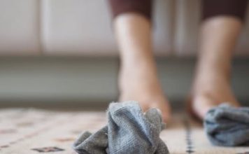 Nikad ne ostavljajte čarape pored kreveta: Kada vidite šta radi vašoj energiju i snu, odmah ćete prestati