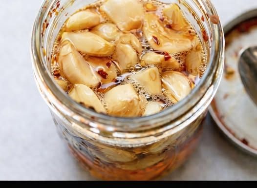 “Jedite bijeli luk i med na prazan stomak 7 dana” – tradicionalna navika i njeno značenje