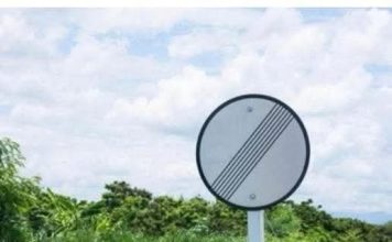 VEĆINA VOZAČA NE ZNA ŠTA ZNAČI OVAJ ZNAK: Objavio sliku na mrežama pa ga razapeli u komentarima – Evo šta ovaj znak ustvari predstavlja