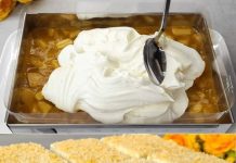 OVO JE NAJLJEPŠI KOLAČ SA JABUKAMA: Fil se topi u ustima, a gotov je dok trepnete