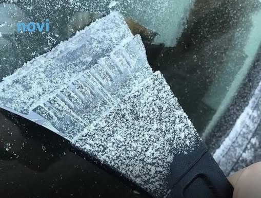 Ova 2 sastojka iz kuhinje poprskajte uveče po šoferšajbni i ujutro neće više biti zaleđena