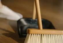 Gdje držite metlu? Ako je na ovom mjestu, tjerate novac iz kuće, bolje je odmah je sklonite