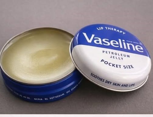 13 SITUACIJA U KOJIMA JE VAZELIN NEOPHODAN: Niste ni svjesni koliko je efikasan, uštedi ćete gomilu novca