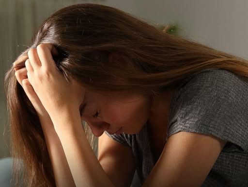 Kako postupiti kada vas izda bliska osoba, psiholozi objasnili šta da im kažete, ovo je gore nego išta