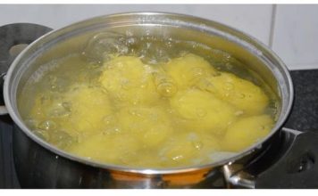 Da li još uvijek kuhate KROMPIR u slanoj vodi? Isprobajte ovu metodu i krompir će biti 10 puta ukusniji!