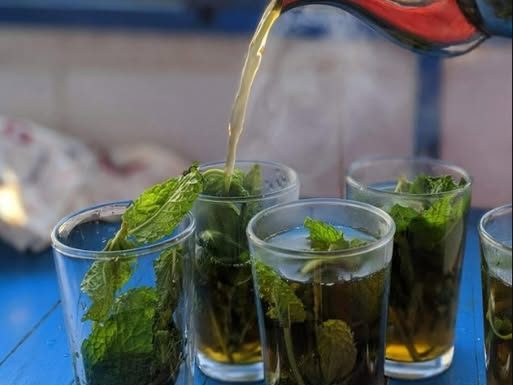 Čaj koji obnavlja sluznicu želuca: Prirodni štit za bol, peckanje i težinu u stomaku!