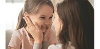 Ako želite da odgajite snažnu ćerku, naučite je ovih 6 životnih veština