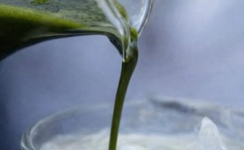 UGUŠI VAS SUHI KAŠALJ? U šolju toplog mlijeka dodajte OVAJ STASTOJAK i nestaće preko noći!