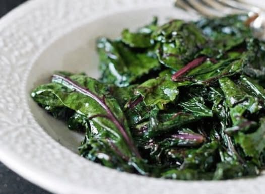 LISTOVE OVE BILJKE BACAMO, A NI SLUTILI NISTE KOLIKO SU LJEKOVITI: Evo koje bolesti spriječava list cvekle i kako se upotrebljava