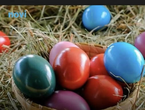 Bez sirćeta, skupe farbe i pucanja: Uz 1 stvar iz špajza jaja će biti jarka kao sa slike