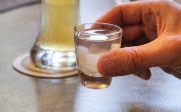 Zabluda ili lijek: Dan valja započeti jednom rakijicom – 10 zdravstvenih problema koje će rakija riješiti prije nego lijekovi