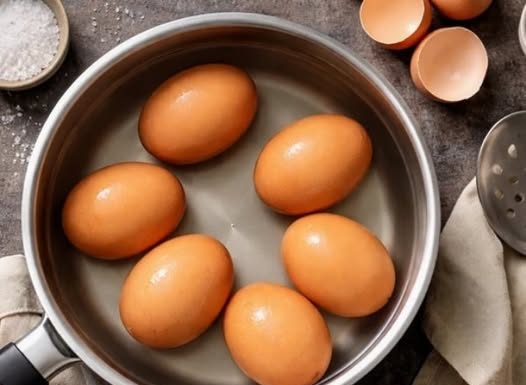 NE PROSIPAJTE VODU u kojoj su se KUVALA JAJA: Jednostavan trik može biti od koristi, a ne košta ništa