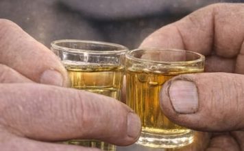 ZNATE LI ZAŠTO JE DOBRO PITI RAKIJU: Evo neosporivih argumenata zašto je ovo piće dragocjeno