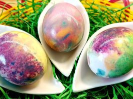 Farbanje jaja folijom je NAJJEDNOSTAVNIJA TEHNIKA: Izgledaju kao umjetnička djela