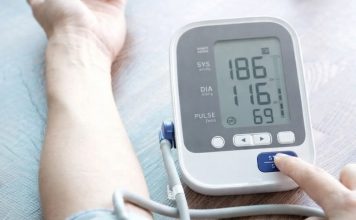 AKO OVAKO MJERITE PRITISAK DOBIĆETE NETAČNE REZULTATE: Stručnjaci otkrivaju GDJE griješite, ovo može da bude veoma OPASNO