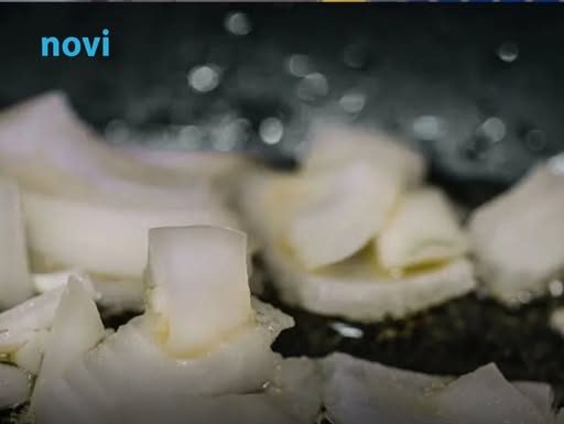 Ovako se pravilno dinsta luk: Trik bez zaprške i neprijatnog mirisa