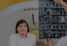 OTKRILA JE RAK NA PLUĆIMA, SADA UPOZORAVA SVE: Ovo na rukama, nikad nemojte zanemariti!