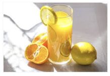 Ovo je 5 razloga zašto započeti dan s čašom mlake vode s limunom