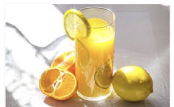 Ovo je 5 razloga zašto započeti dan s čašom mlake vode s limunom