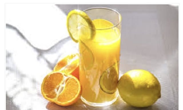 Ovo je 5 razloga zašto započeti dan s čašom mlake vode s limunom