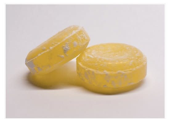 Napravite domaće pastile za grlo: Olakšavaju disanje i smiruju kašalj preko noći! (RECEPT)