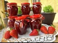 NAJBOLJI STARINSKI RECEPT ZA DŽEM OD JAGODA KOJEG SVI OBOŽAVAJU: Pravi se za POLA SATA i potrebna su vam samo 3 SASTOJKA