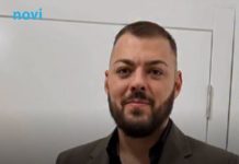 Pjevač Slobodan Vasić napravio incident u avionu, pa ga hitno odveli na psihijatriju